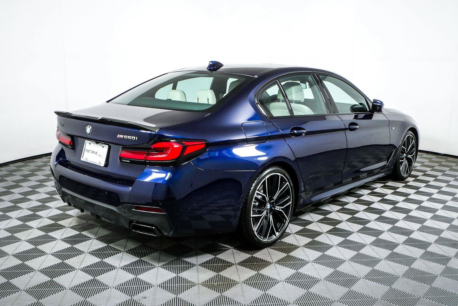 Used 2021 BMW M550i xDrive AWD/4WD image 3