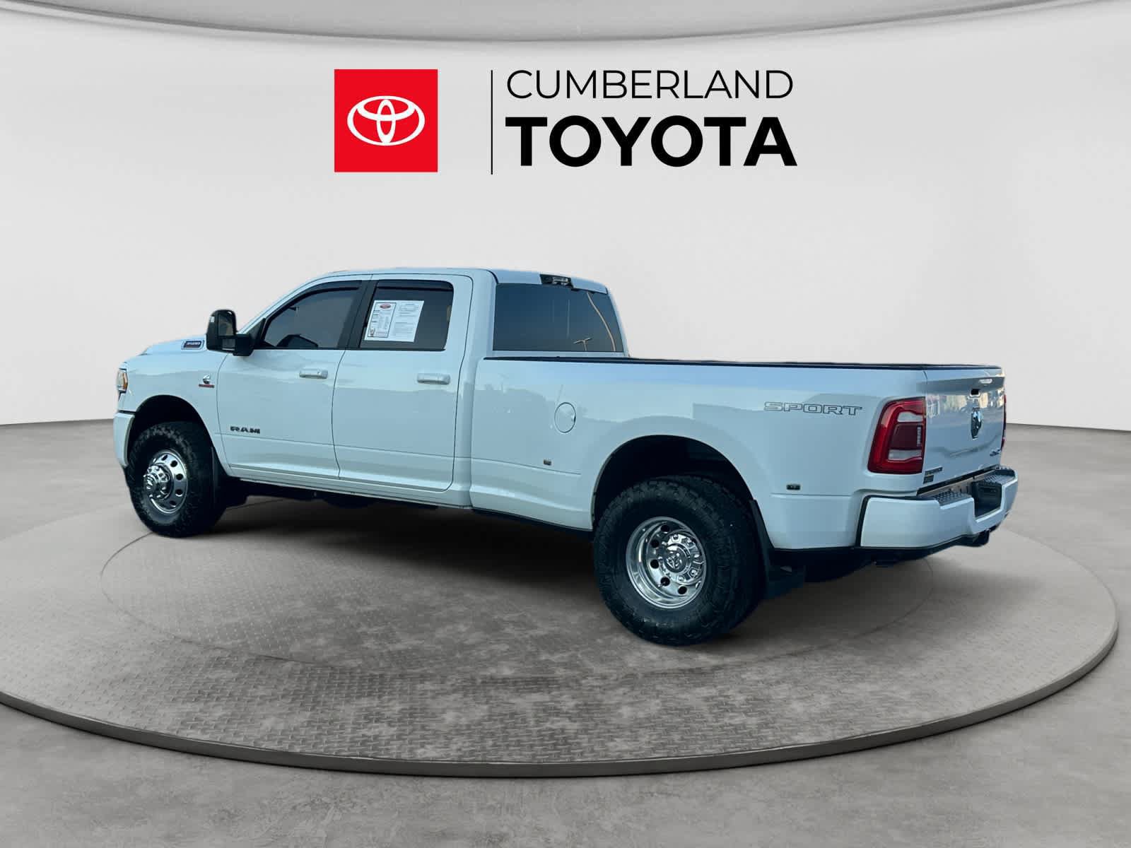 Used 2024 RAM 3500 Big Horn w/ Sport Appearance Package AWD/4WD image 3