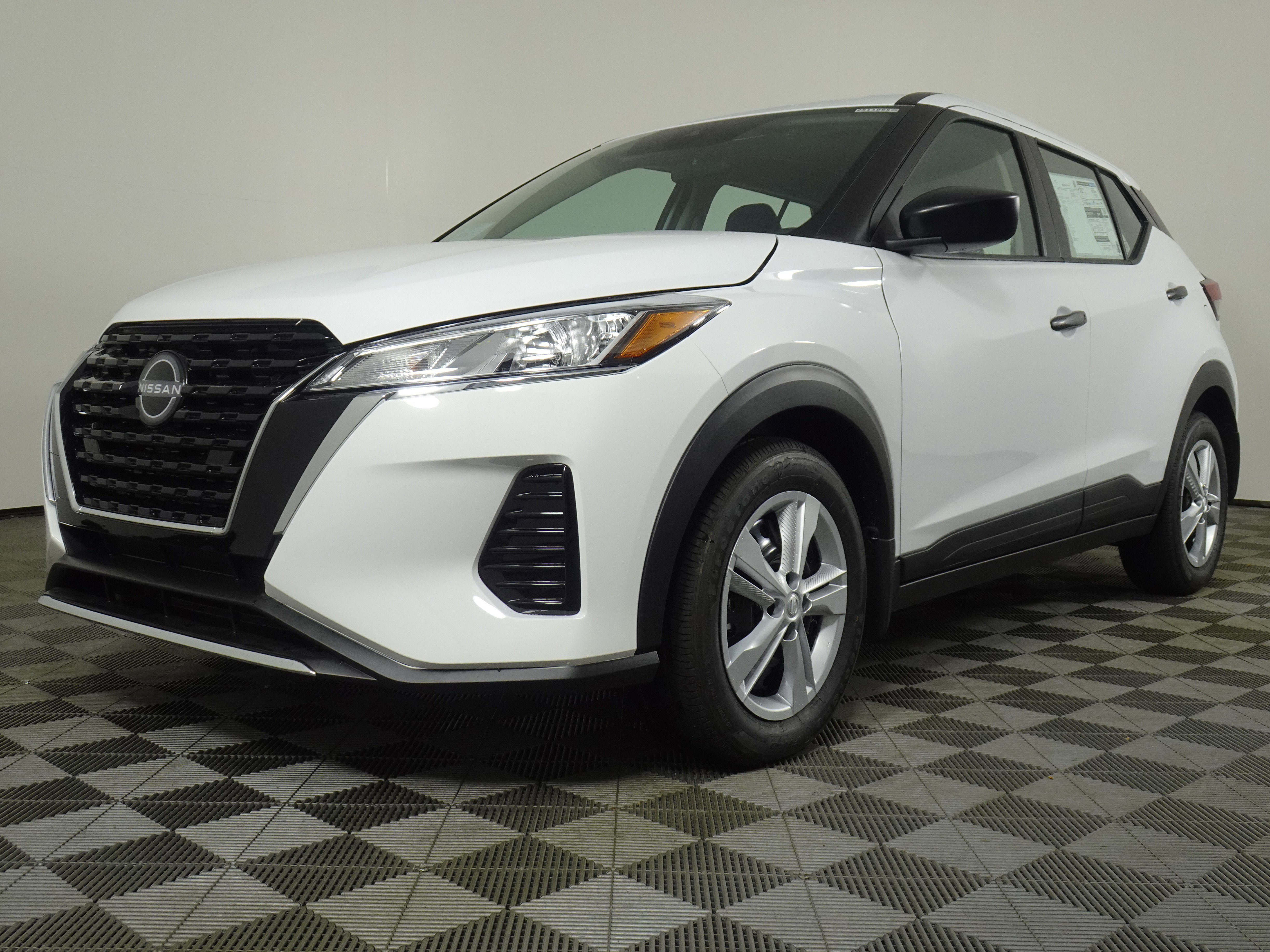 New 2025 Nissan Kicks Play S image 14