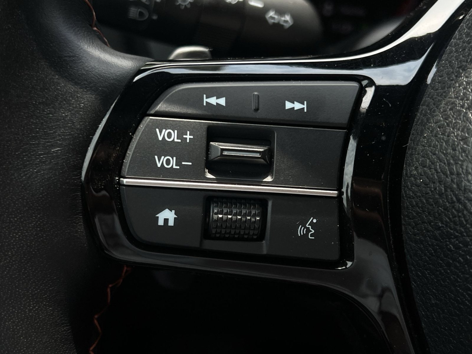 Used 2025 Honda Pilot TrailSport image 29
