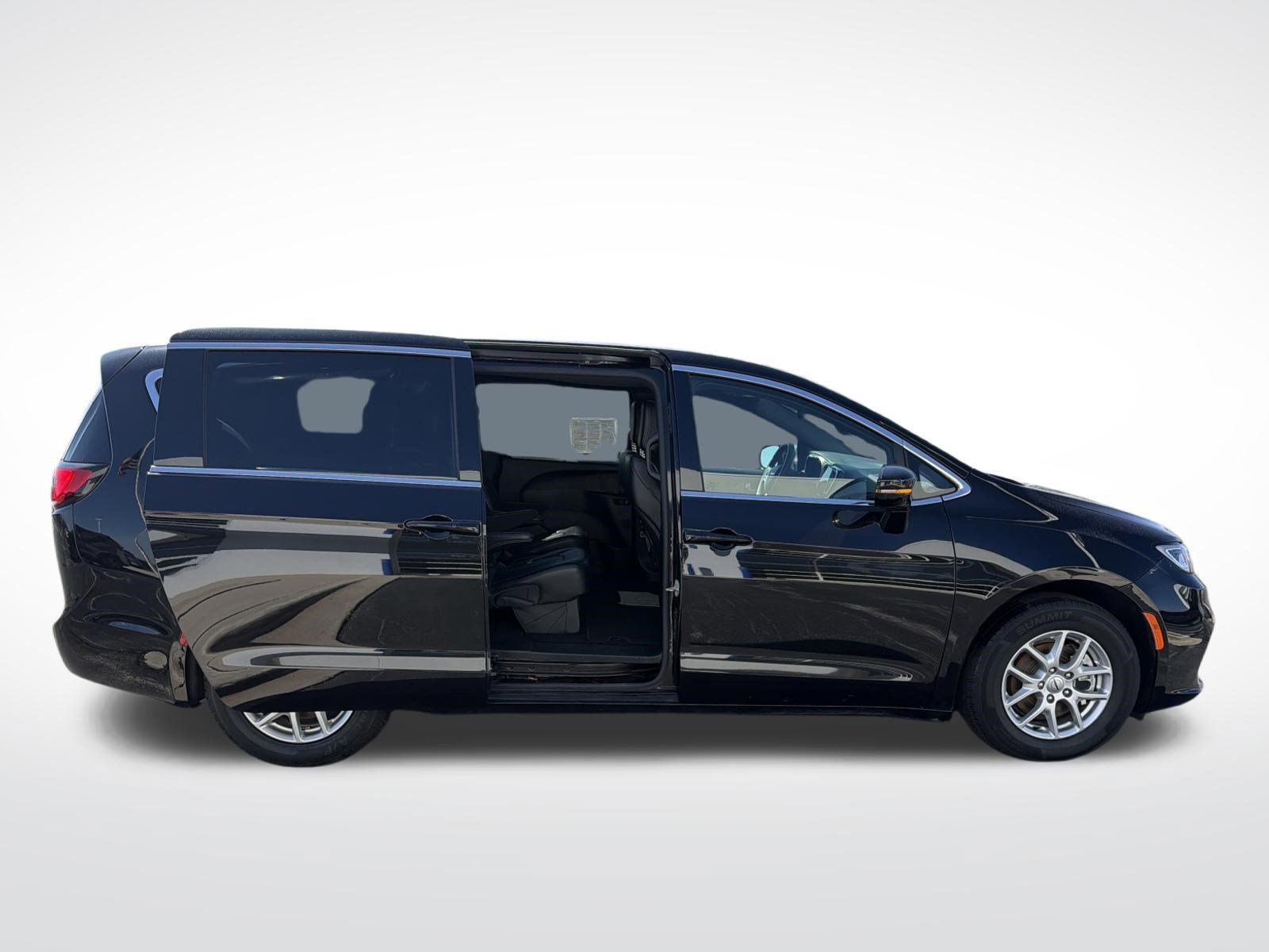 Used 2025 Chrysler Pacifica Select FWD image 8
