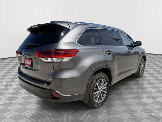 Used 2017 Toyota Highlander XLE AWD/4WD image 5