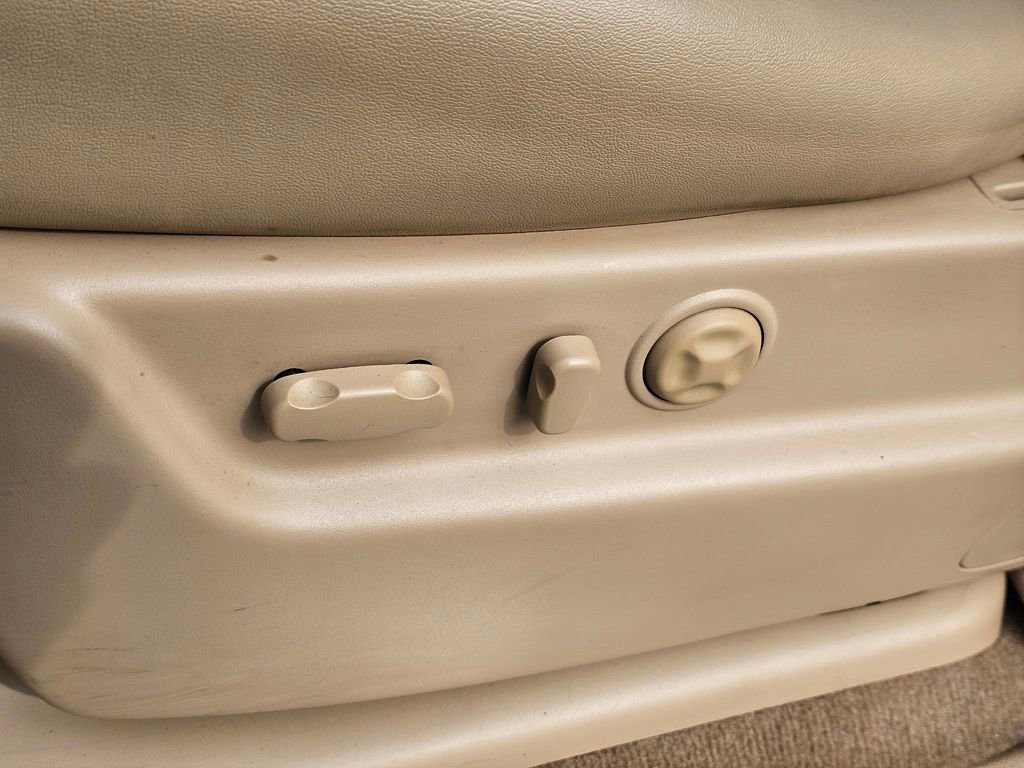 Used 2013 Cadillac Escalade Luxury AWD/4WD image 33