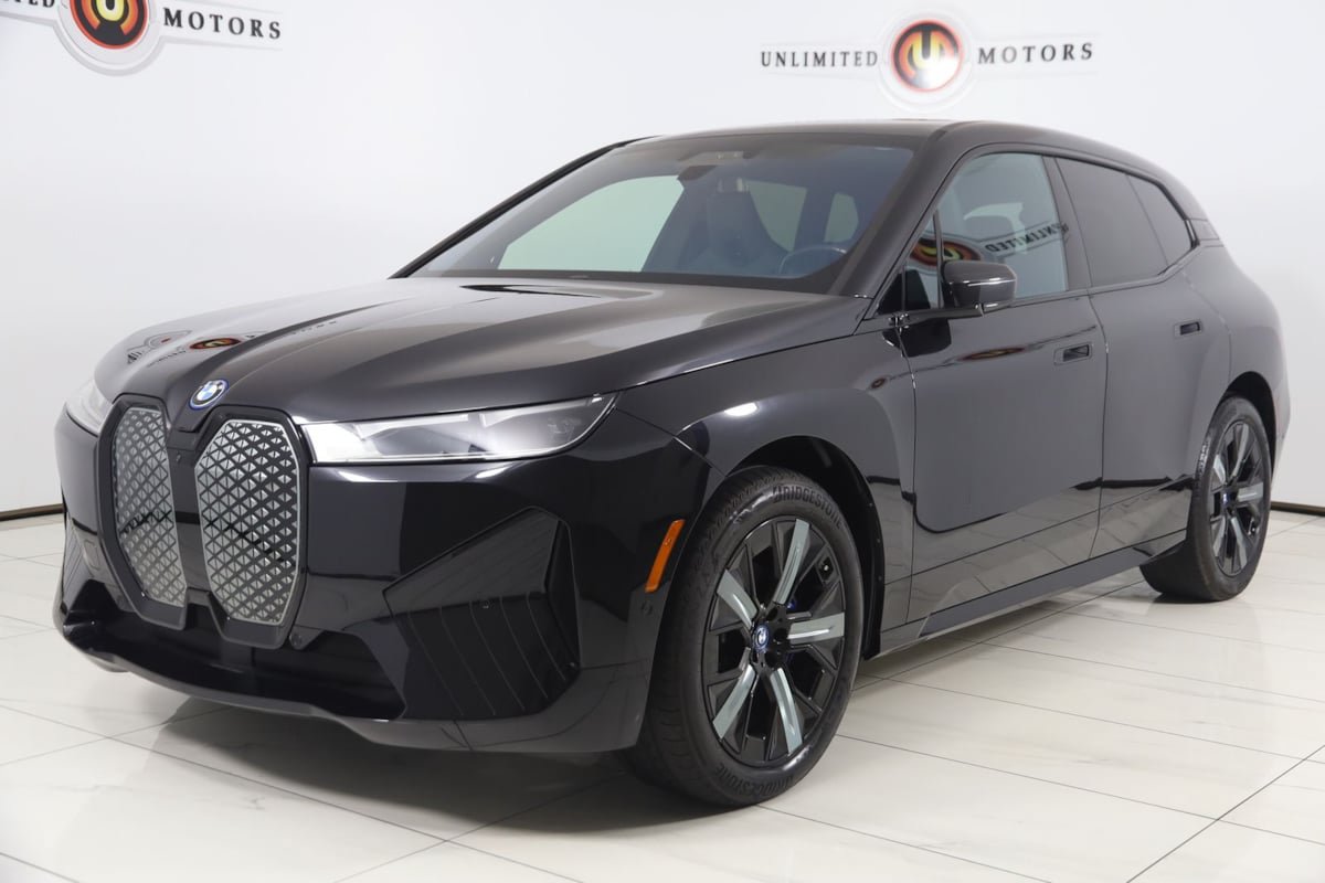 Used 2023 BMW iX xDrive50 w/ Sport Package AWD/4WD image 5