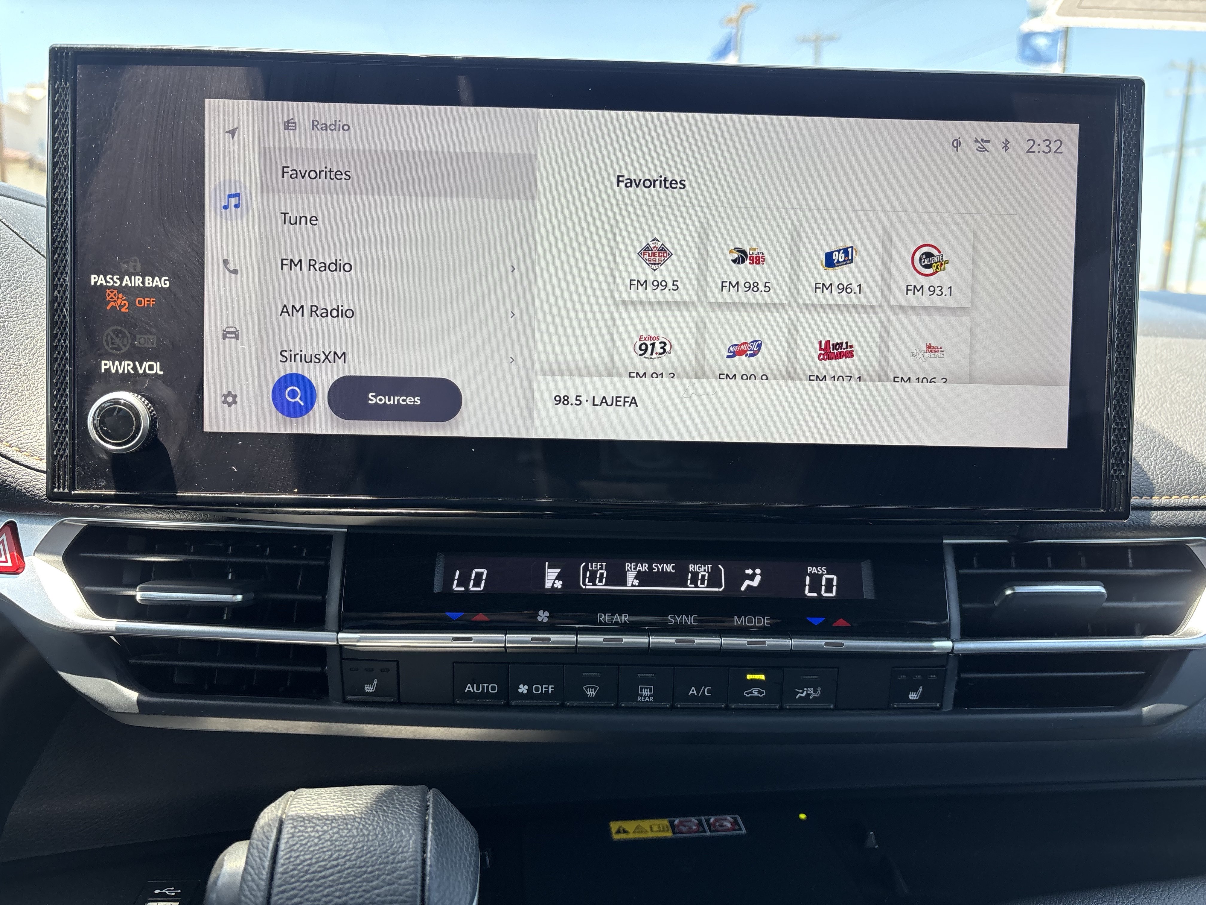 Used 2025 Toyota Sienna XLE Woodland Edition AWD/4WD image 34