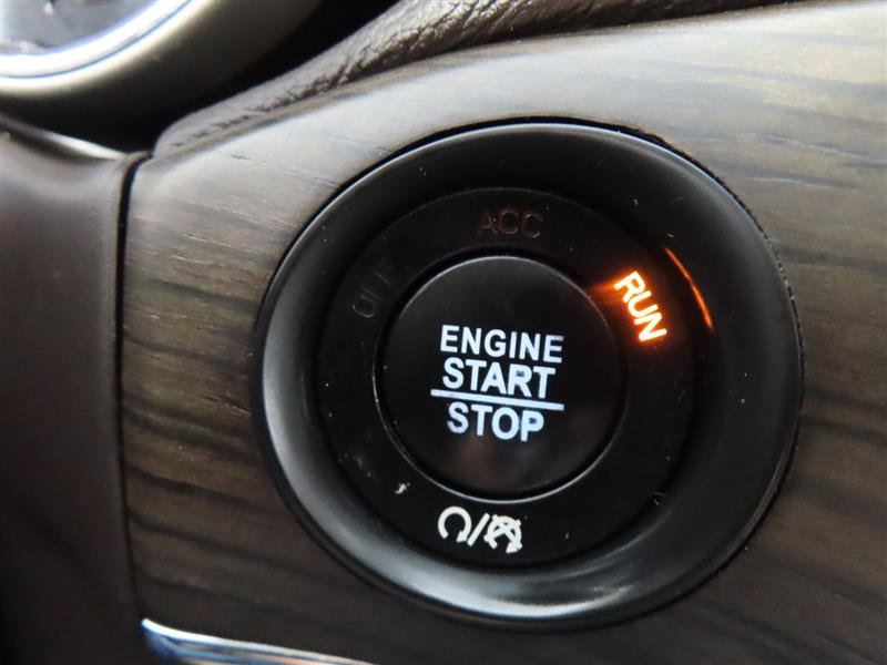 Used 2017 Jeep Grand Cherokee Overland AWD/4WD image 21
