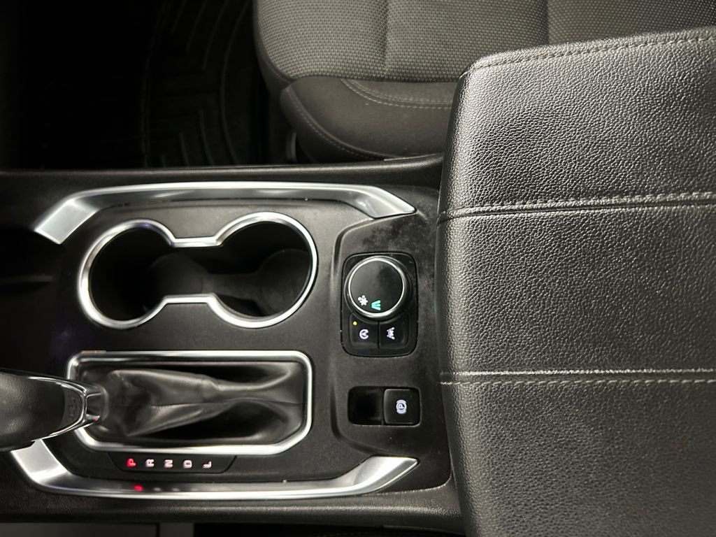 Used 2023 Chevrolet Traverse LT image 23