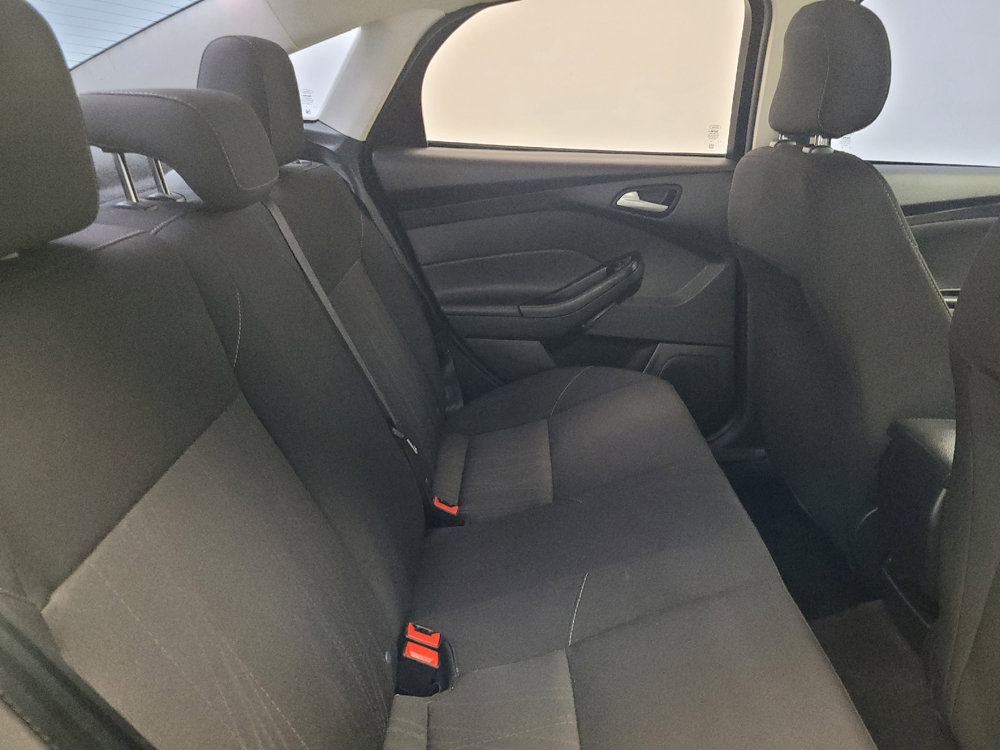 Used 2018 Ford Focus SE FWD image 19