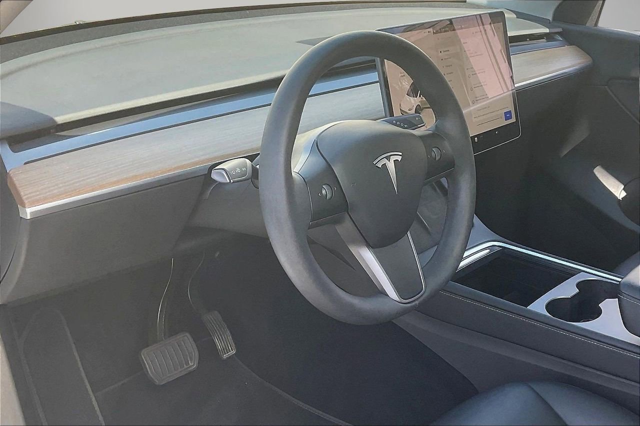 Used 2022 Tesla Model Y Long Range image 21