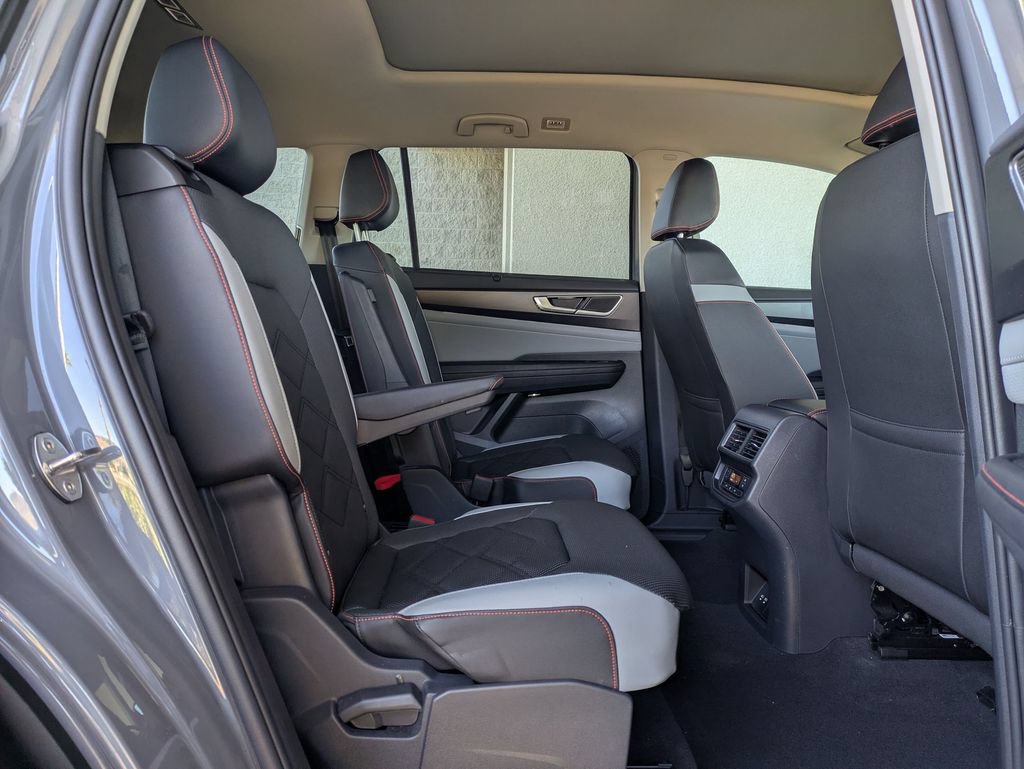 Used 2025 Volkswagen Atlas Peak Edition SE AWD/4WD image 13