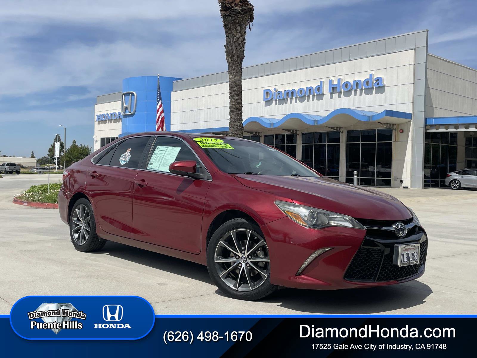 Used 2017 Toyota Camry XSE w/ Moonroof Package FWD image 1