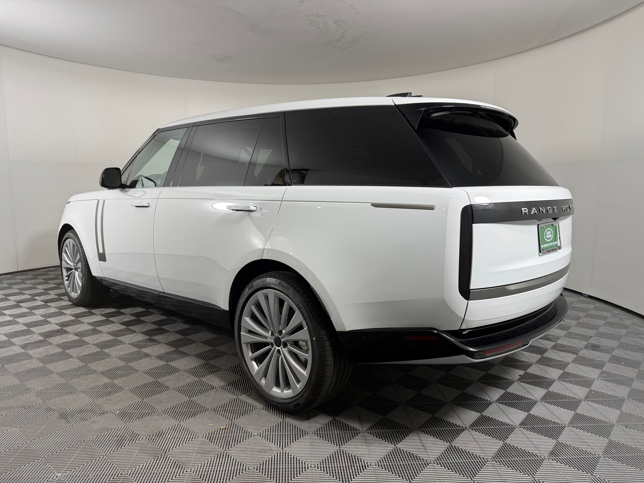 New 2026 Land Rover Range Rover Long Wheelbase SE image 3