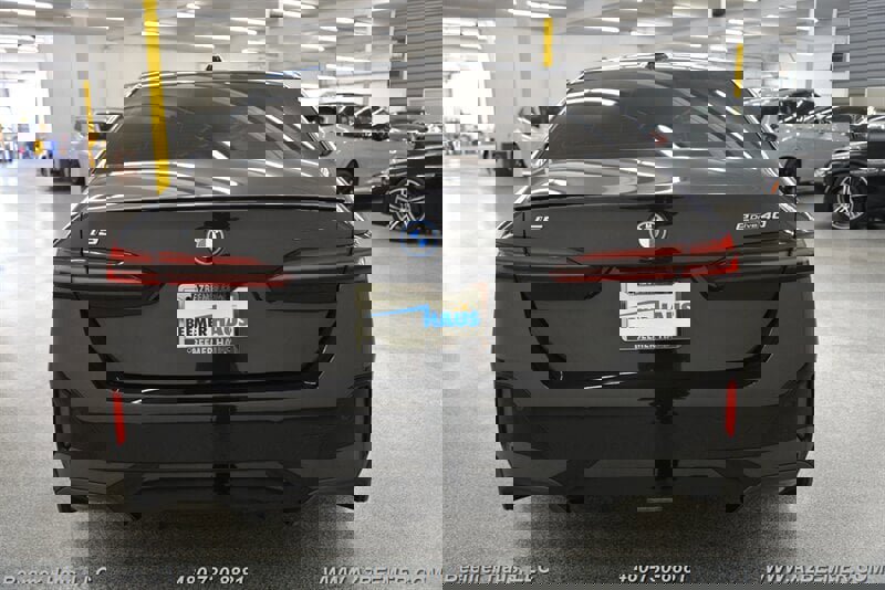 Used 2025 BMW i5 eDrive40i w/ M Sport Package image 11