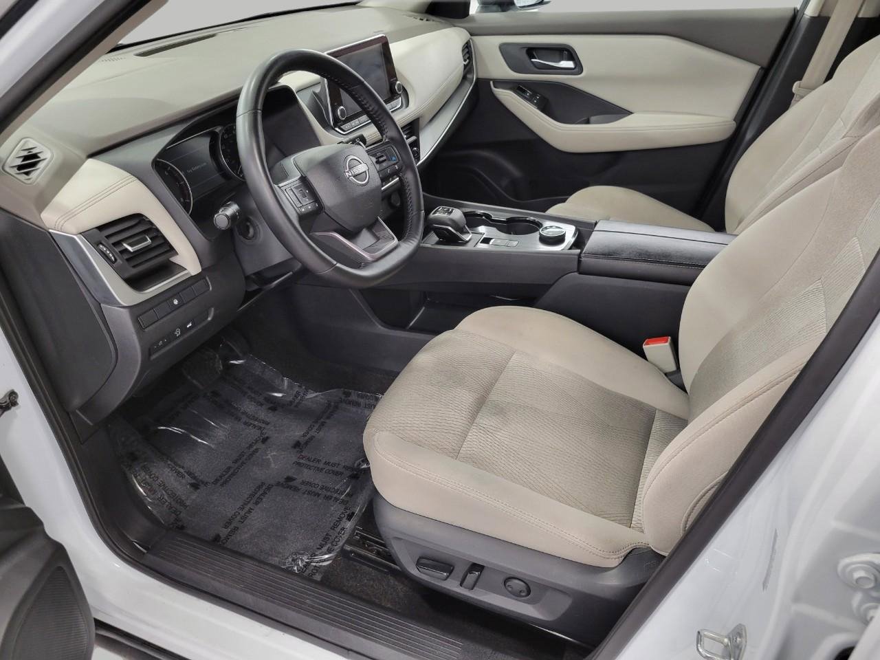 Used 2025 Nissan Rogue SV image 9