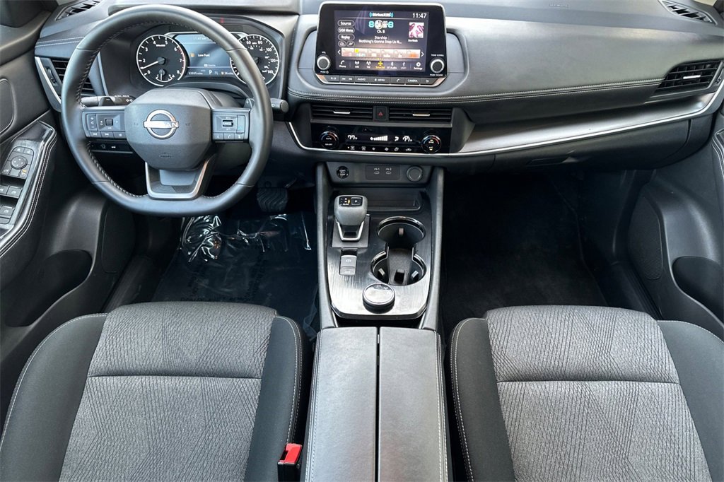 Used 2025 Nissan Rogue SV image 14