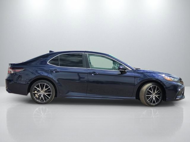 Used 2022 Toyota Camry SE image 3
