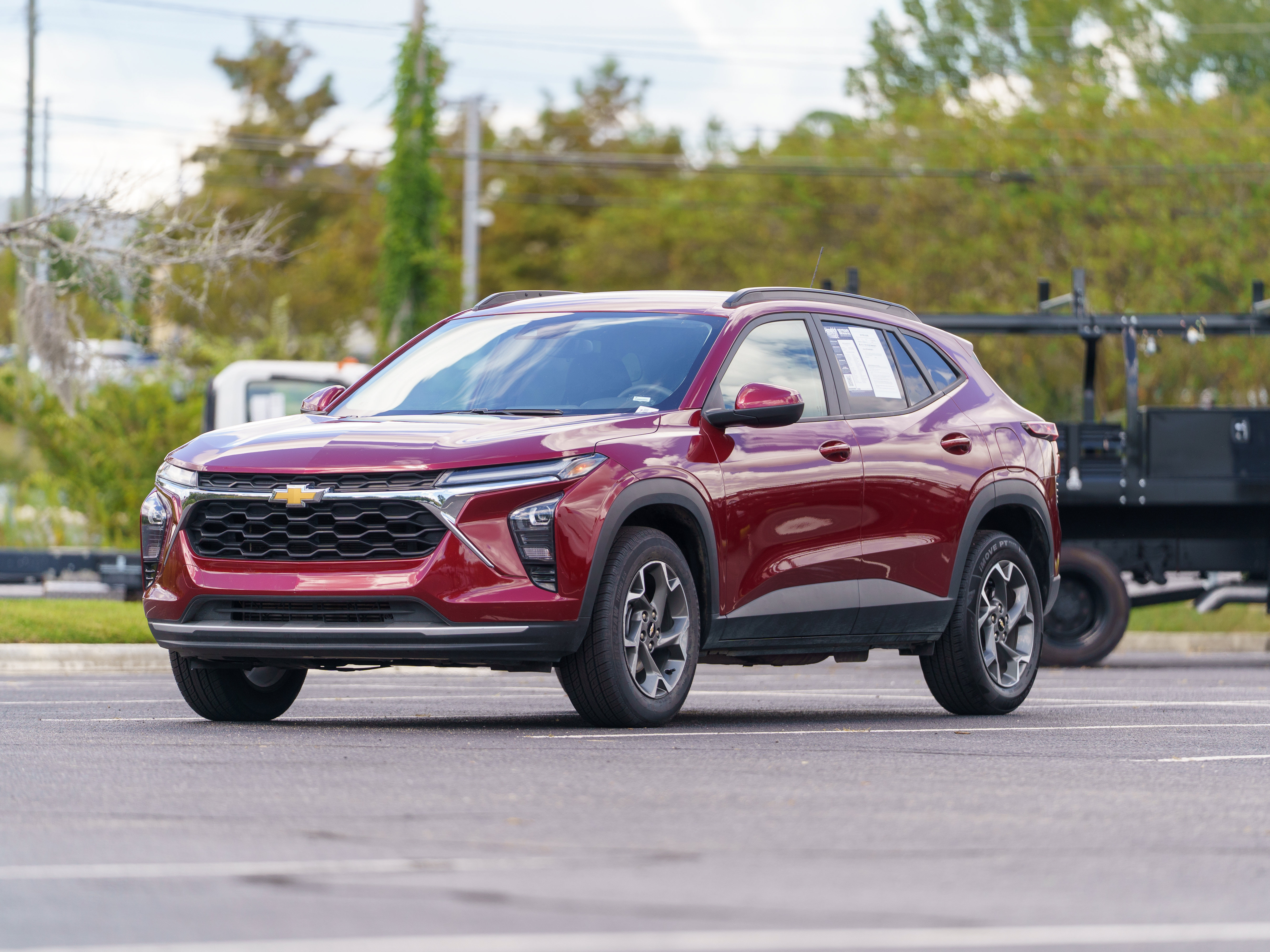 Used 2025 Chevrolet Trax LT FWD image 34