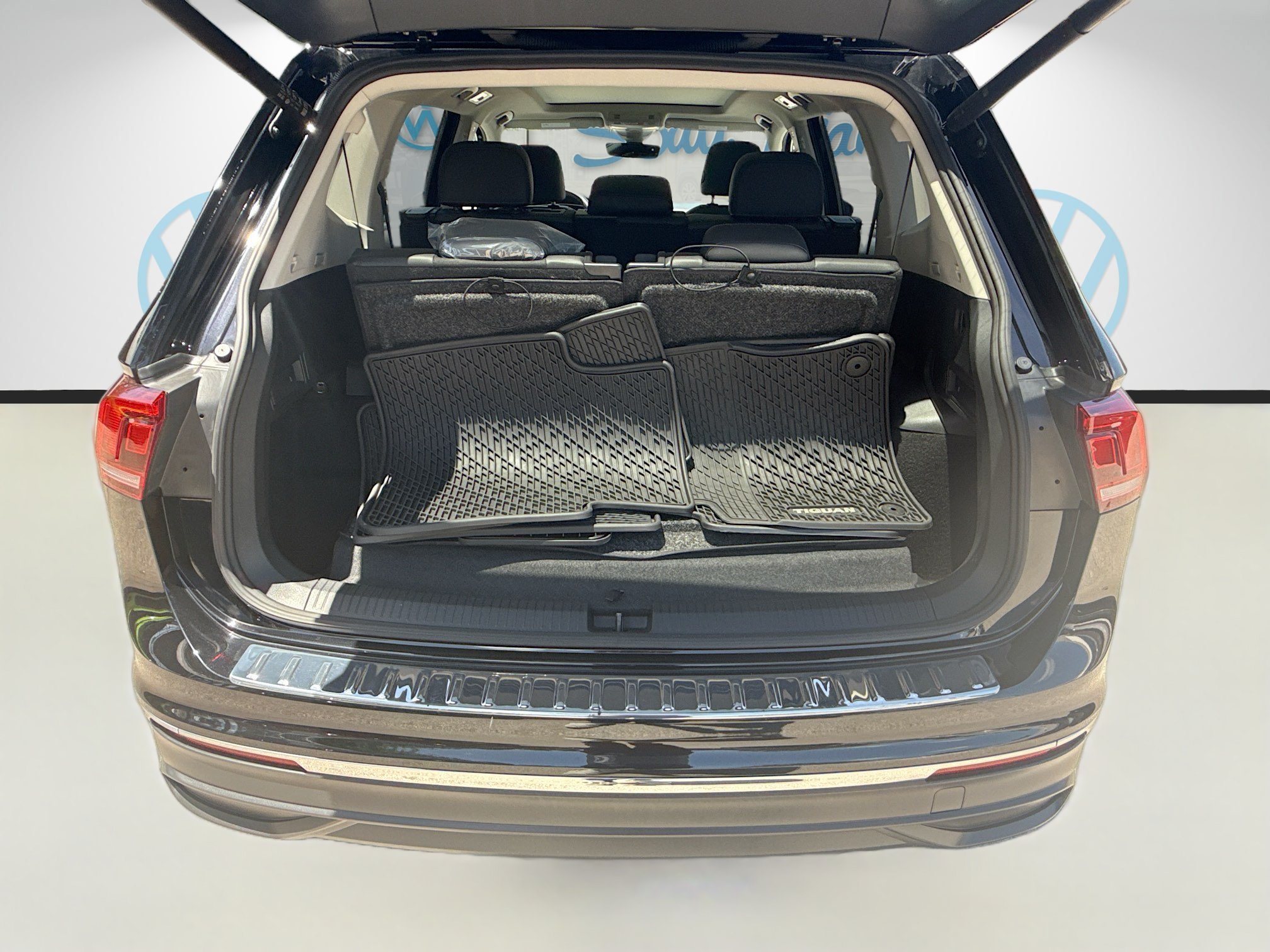 Certified 2024 Volkswagen Tiguan Wolfsburg Edition FWD image 26