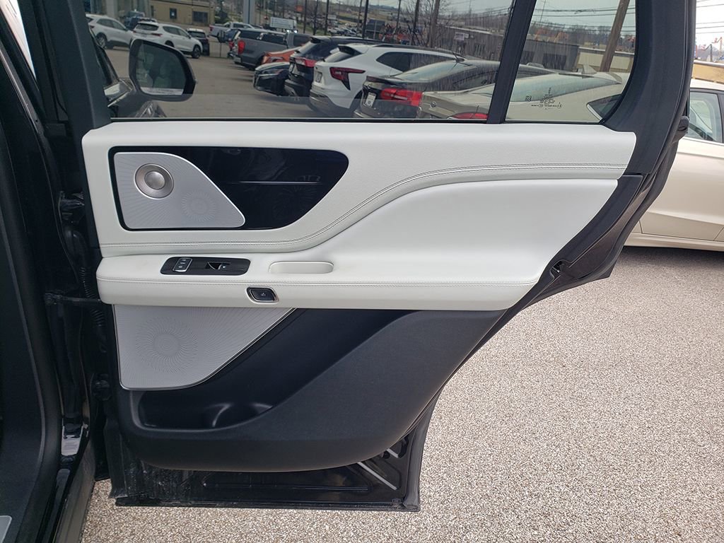 Used 2025 Lincoln Aviator Black Label AWD/4WD image 18