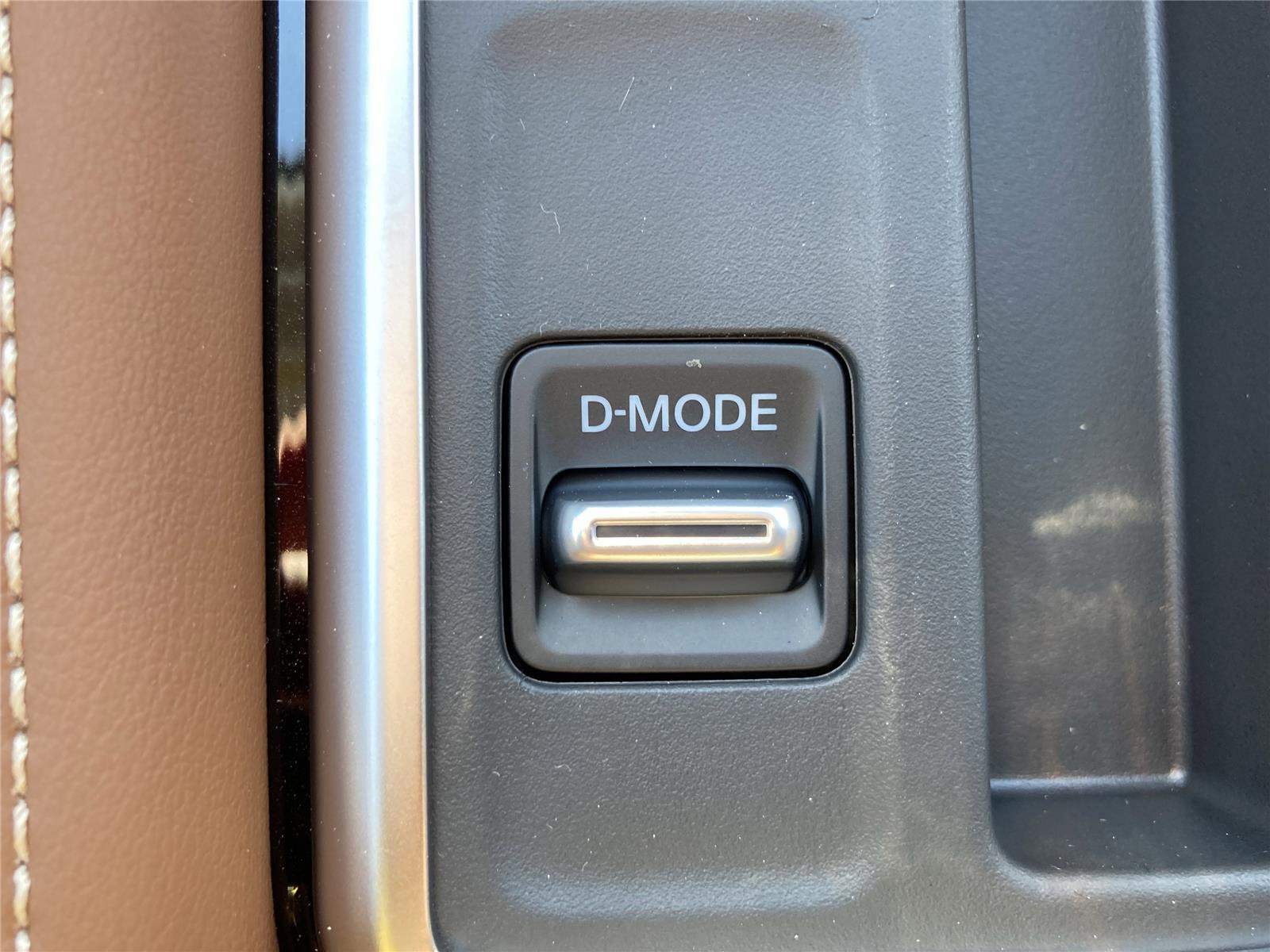 New 2026 Nissan Pathfinder Platinum image 14