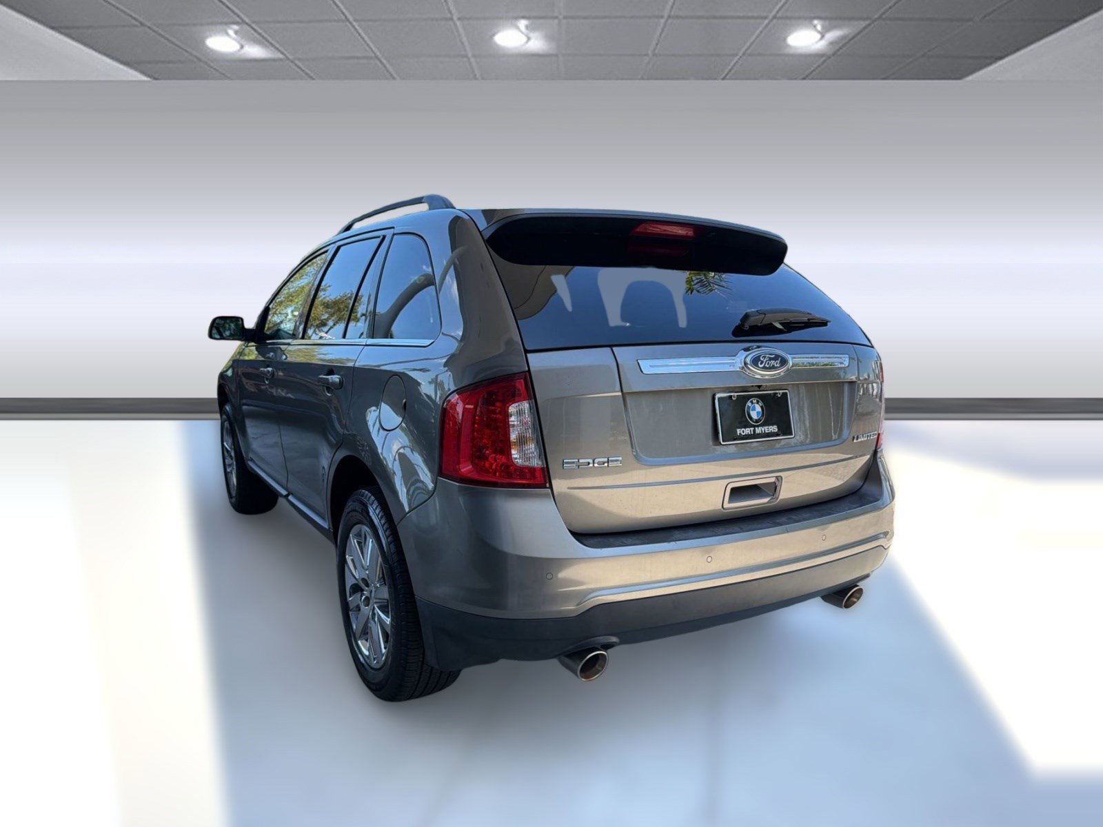 Used 2014 Ford Edge Limited w/ Driver Entry Package FWD image 3