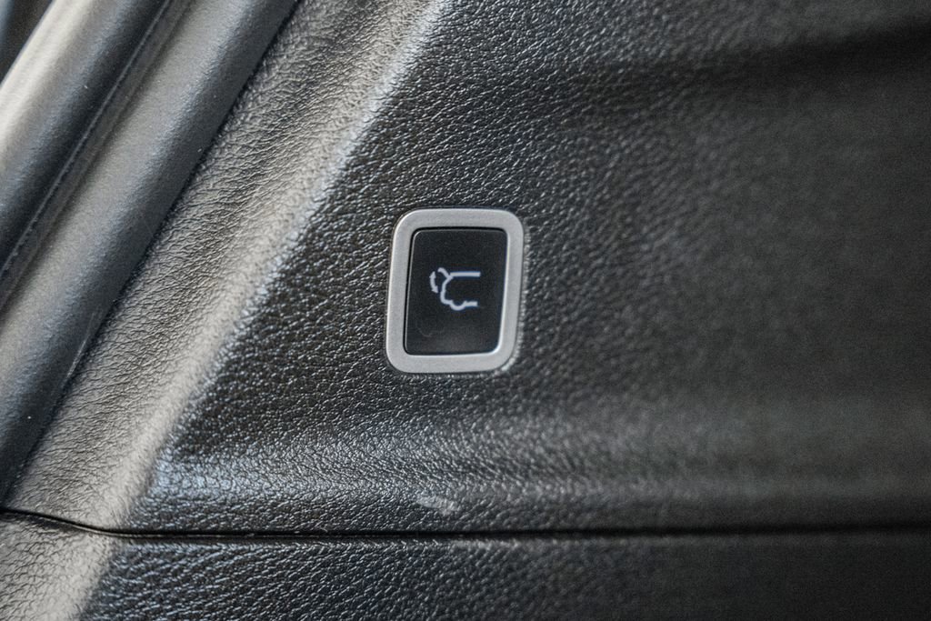 Used 2025 Chrysler Pacifica Select image 11