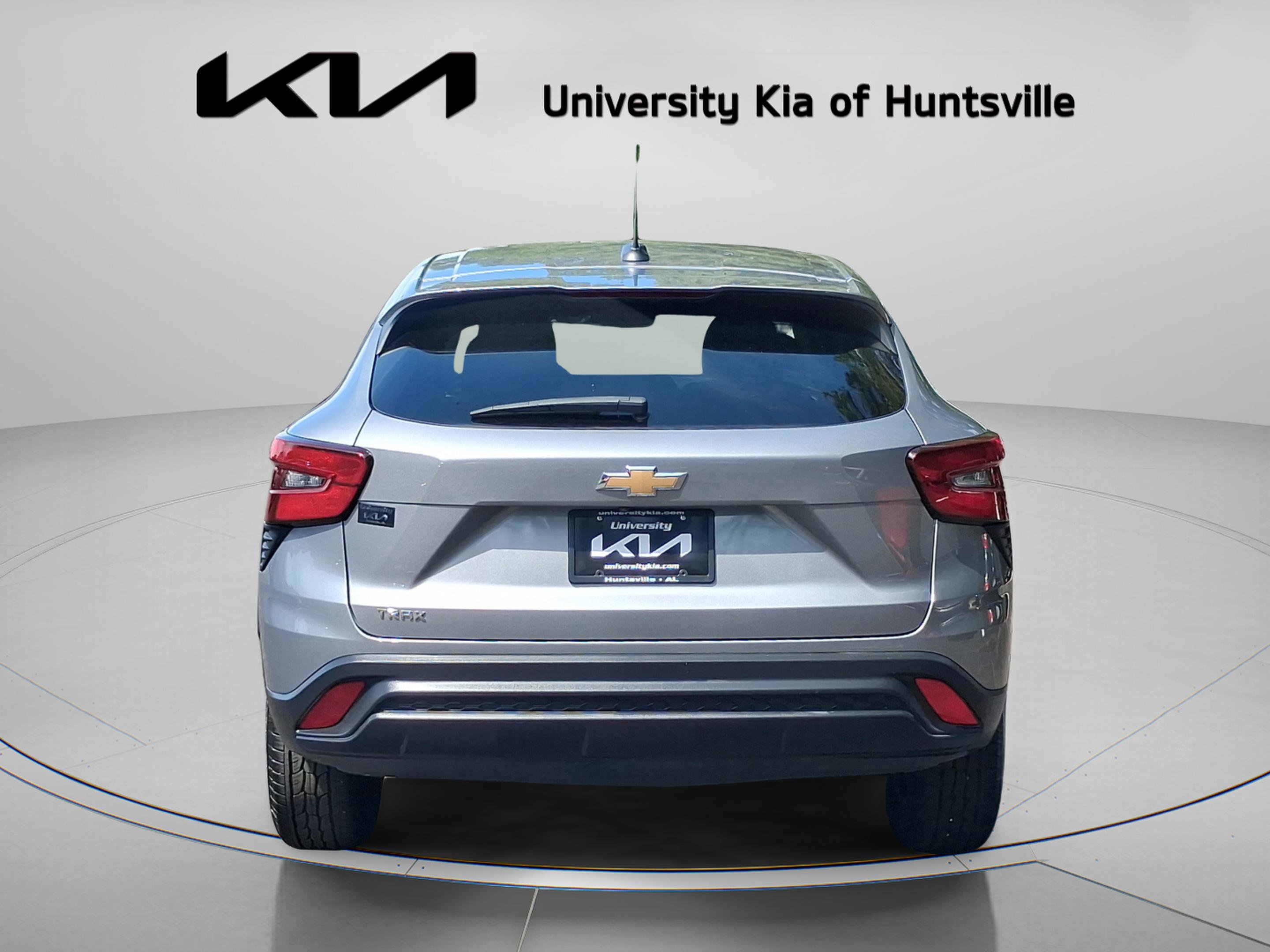 Used 2024 Chevrolet Trax LS w/ Driver Confidence Package FWD image 6