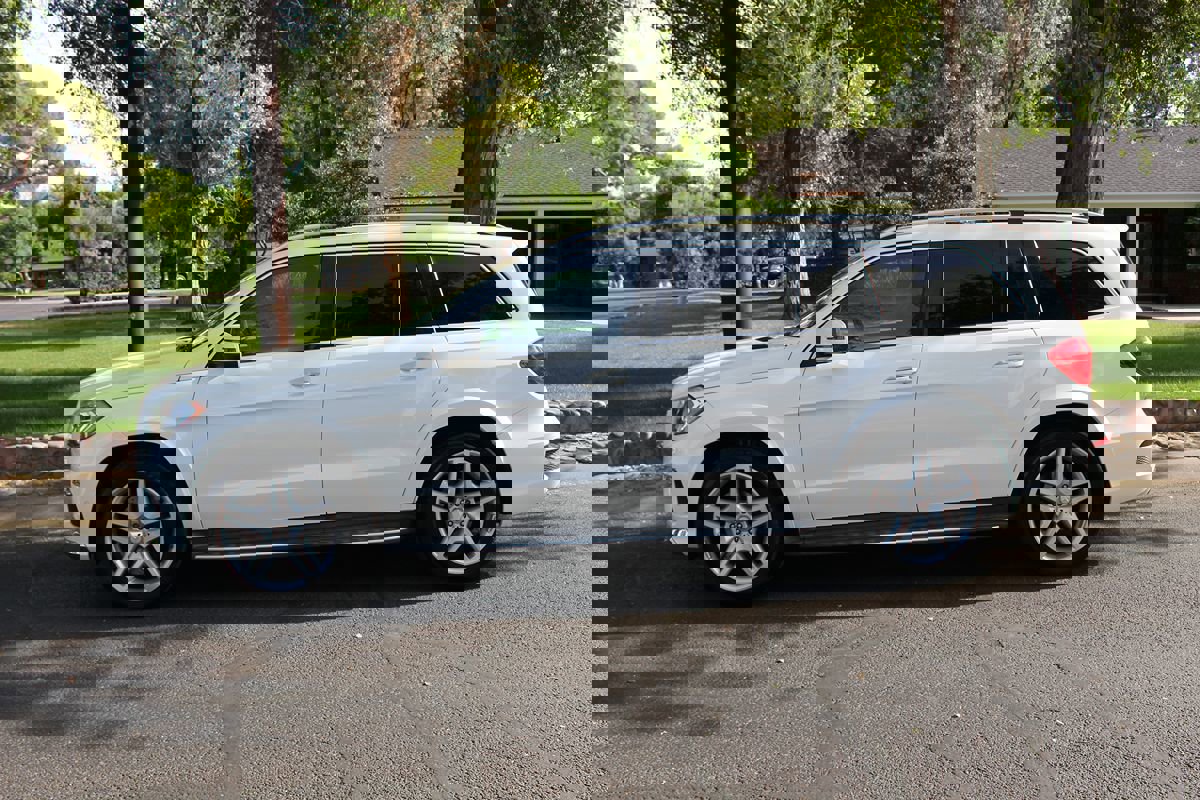 Used 2015 Mercedes-Benz GL 550 4MATIC image 2