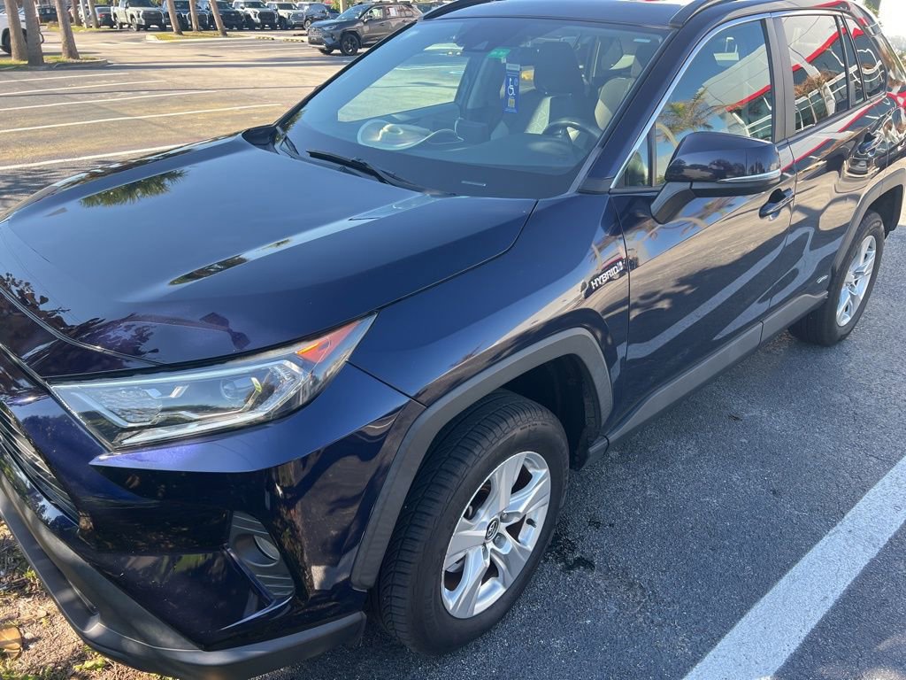 Used 2020 Toyota RAV4 XLE w/ Convenience Package AWD/4WD image 2