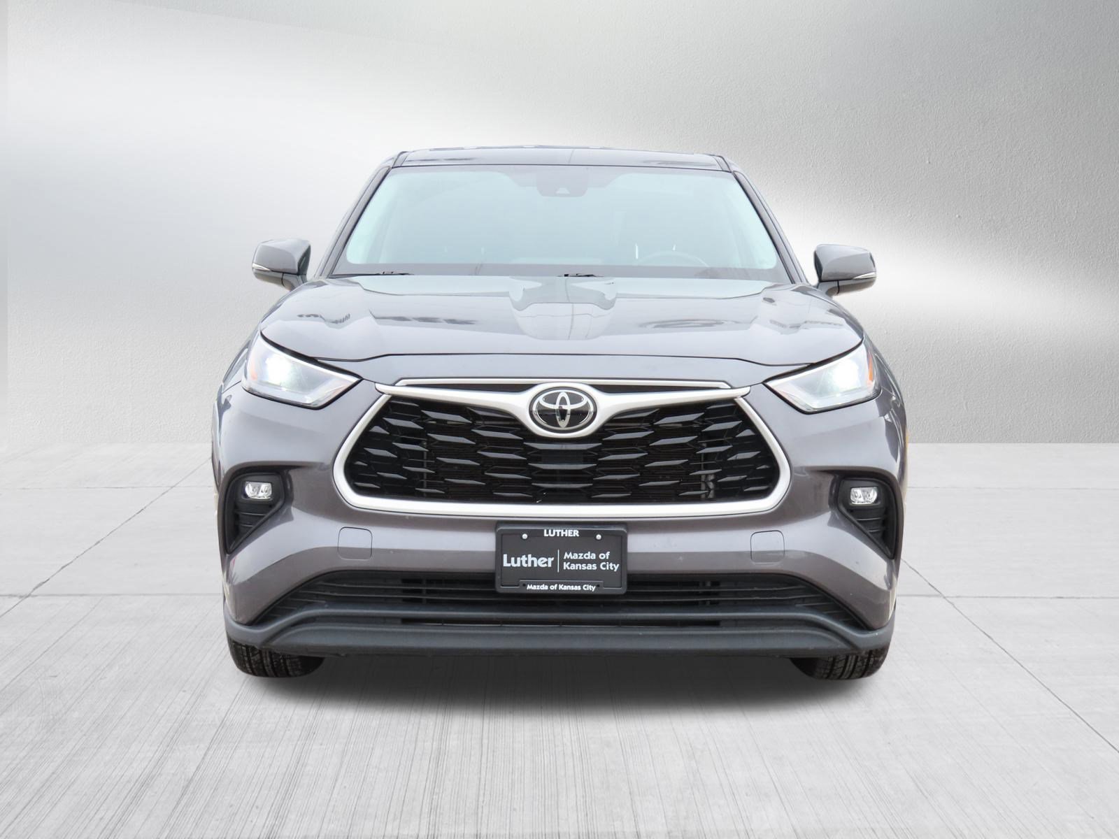 Used 2024 Toyota Highlander LE video 2