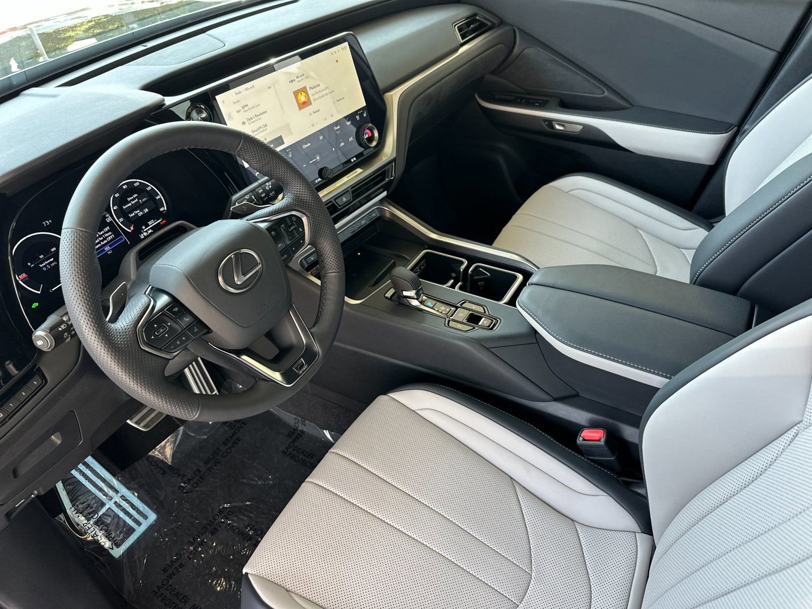 Used 2026 Lexus TX 500h AWD w/ Technology Package image 10