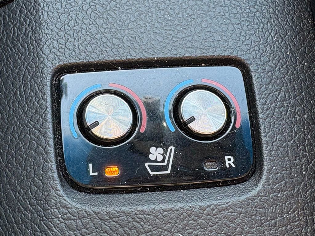Used 2014 Toyota Avalon Limited FWD image 15