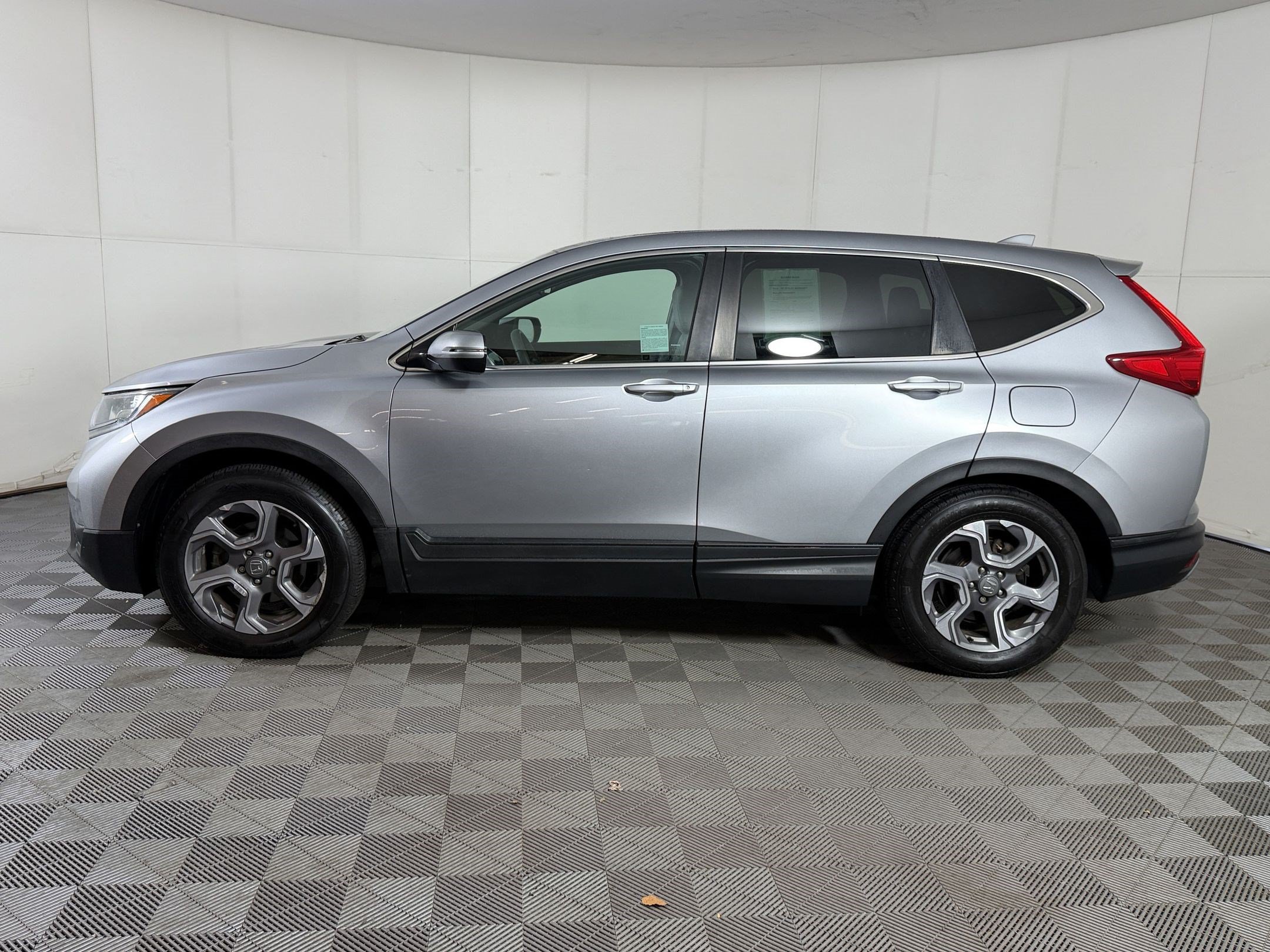 Used 2017 Honda CR-V EX image 2