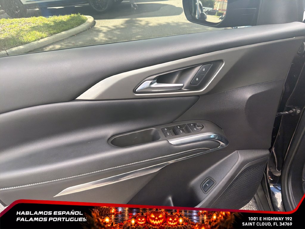 Used 2025 Chevrolet Traverse LT AWD/4WD image 11