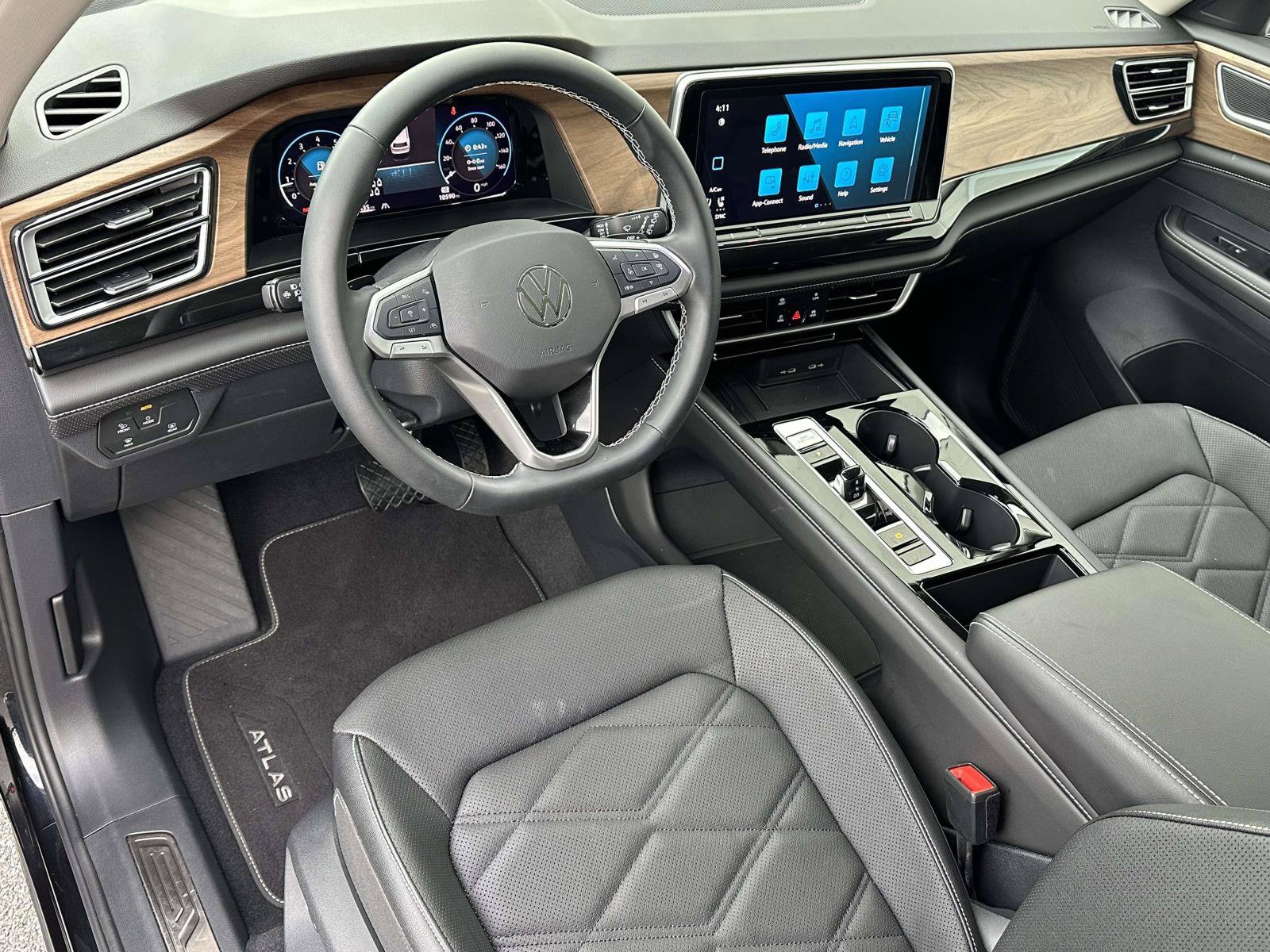 Used 2026 Volkswagen Atlas SE FWD image 9