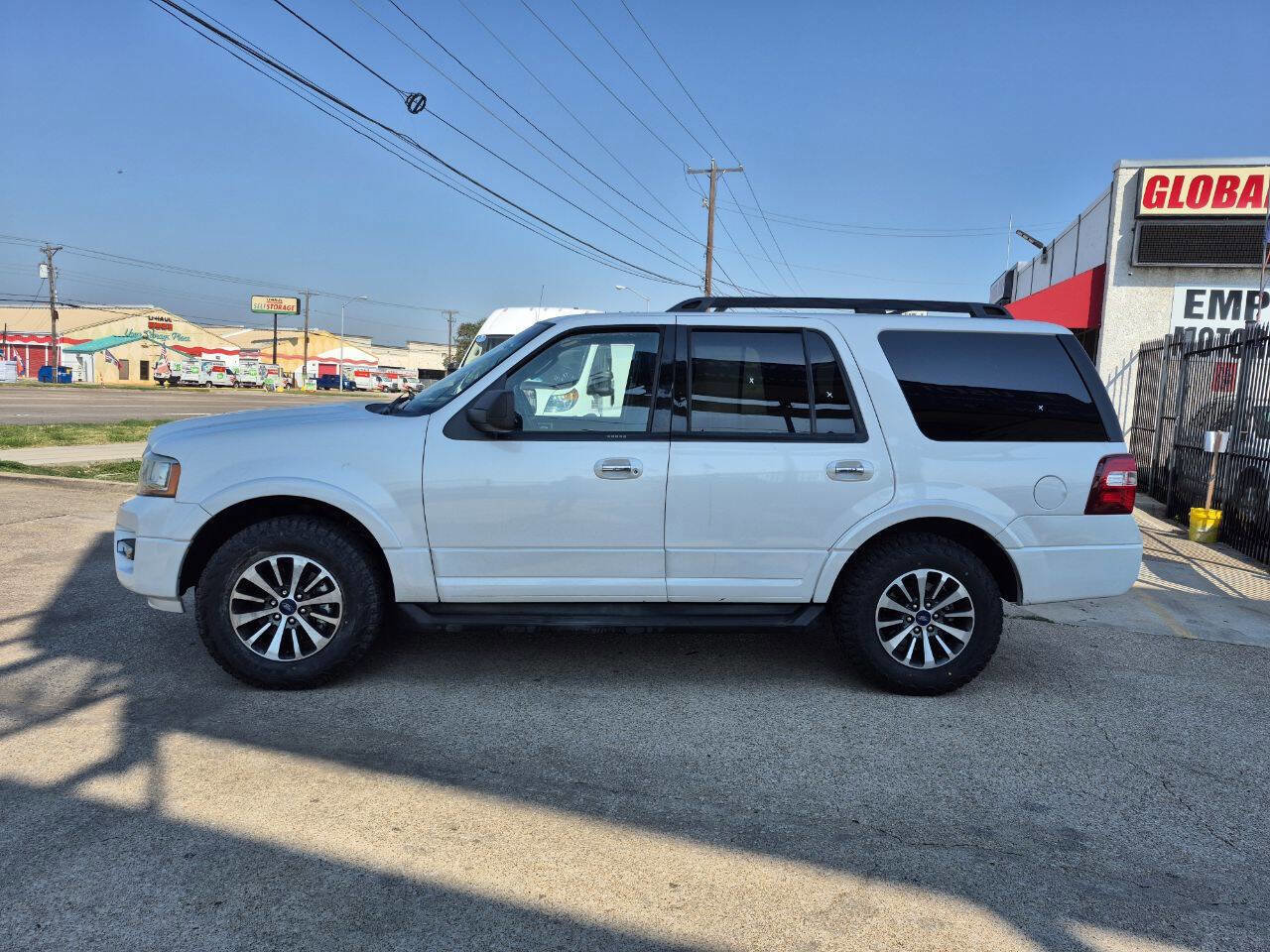 Used 2015 Ford Expedition XLT RWD image 9