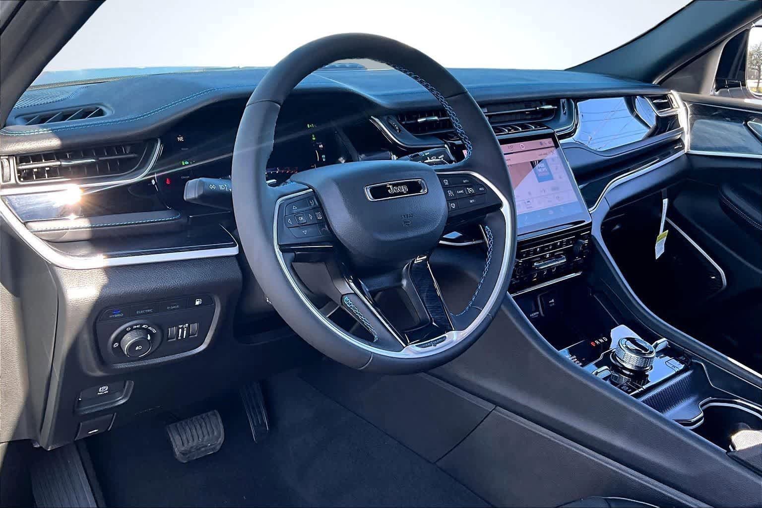 New 2025 Jeep Grand Cherokee Trailhawk w/ Advanced Protech Group II image 2