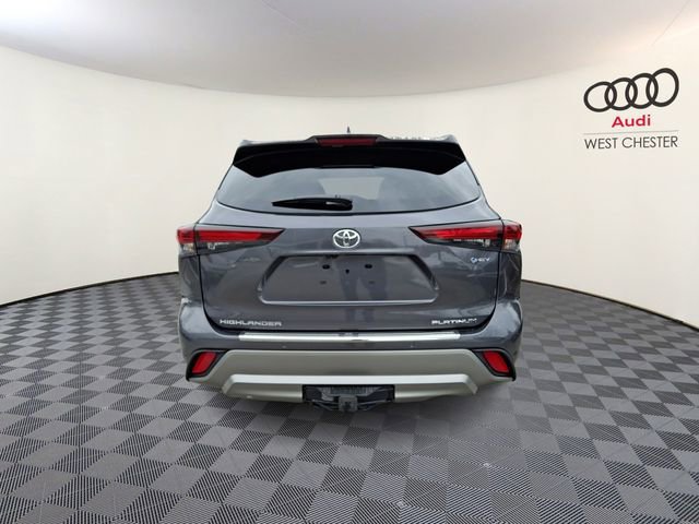 Used 2025 Toyota Highlander Platinum image 5