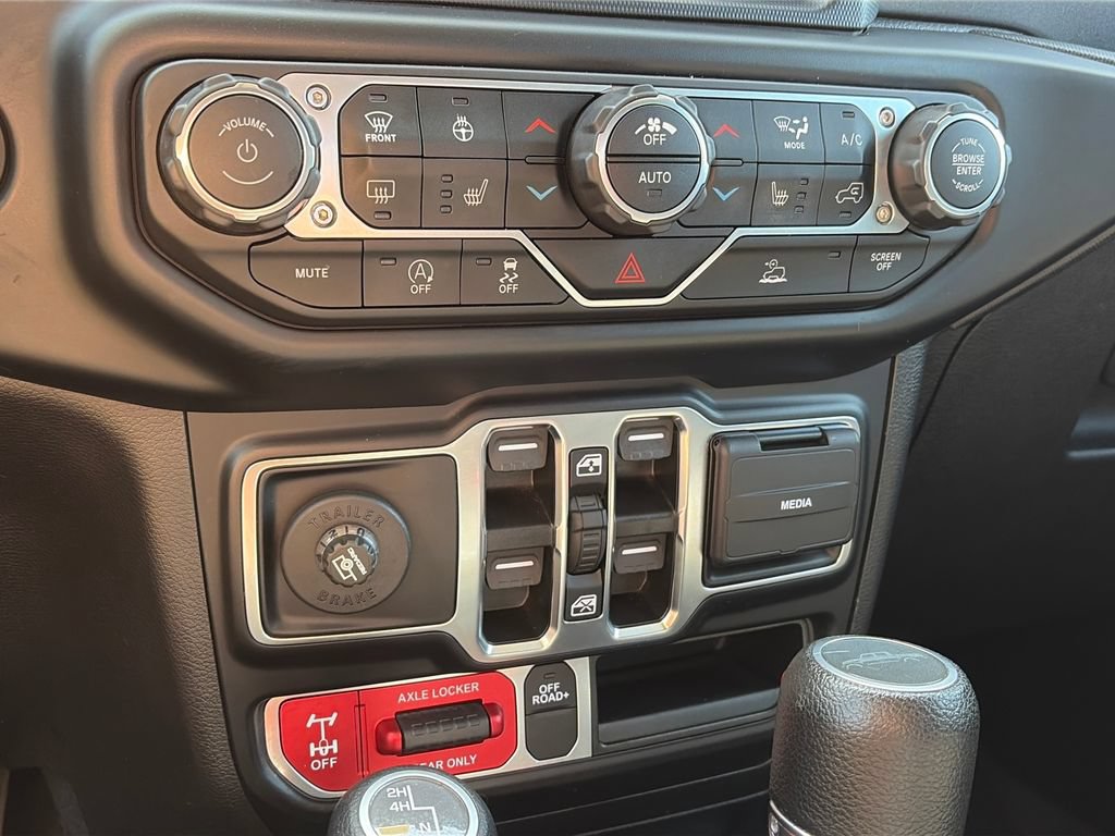 Used 2022 Jeep Gladiator Mojave w/ Cold Weather Group AWD/4WD image 20