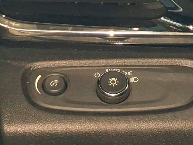 Used 2025 Buick Envista Sport Touring w/ Convenience I Package FWD image 35