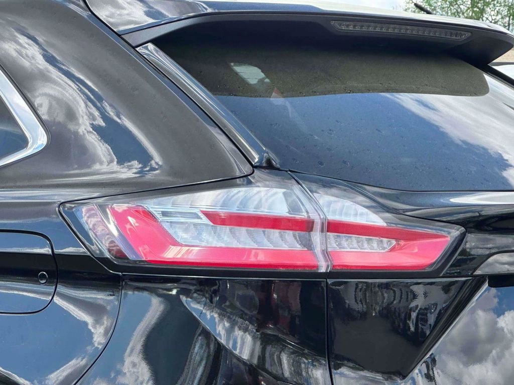 Used 2024 Ford Edge SEL image 8