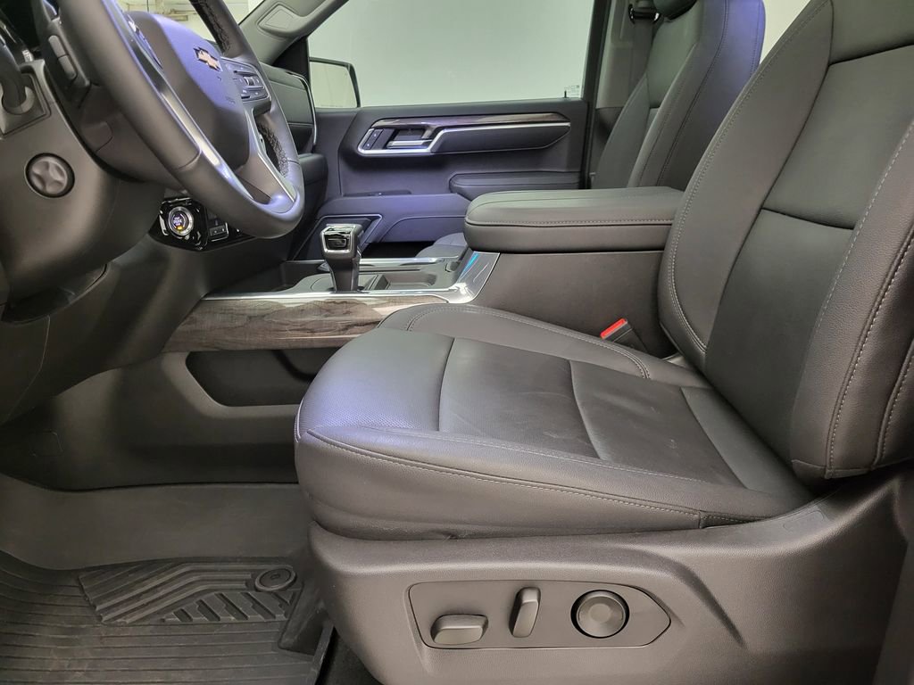 Used 2025 Chevrolet Silverado 1500 LTZ w/ LTZ Premium Package image 4