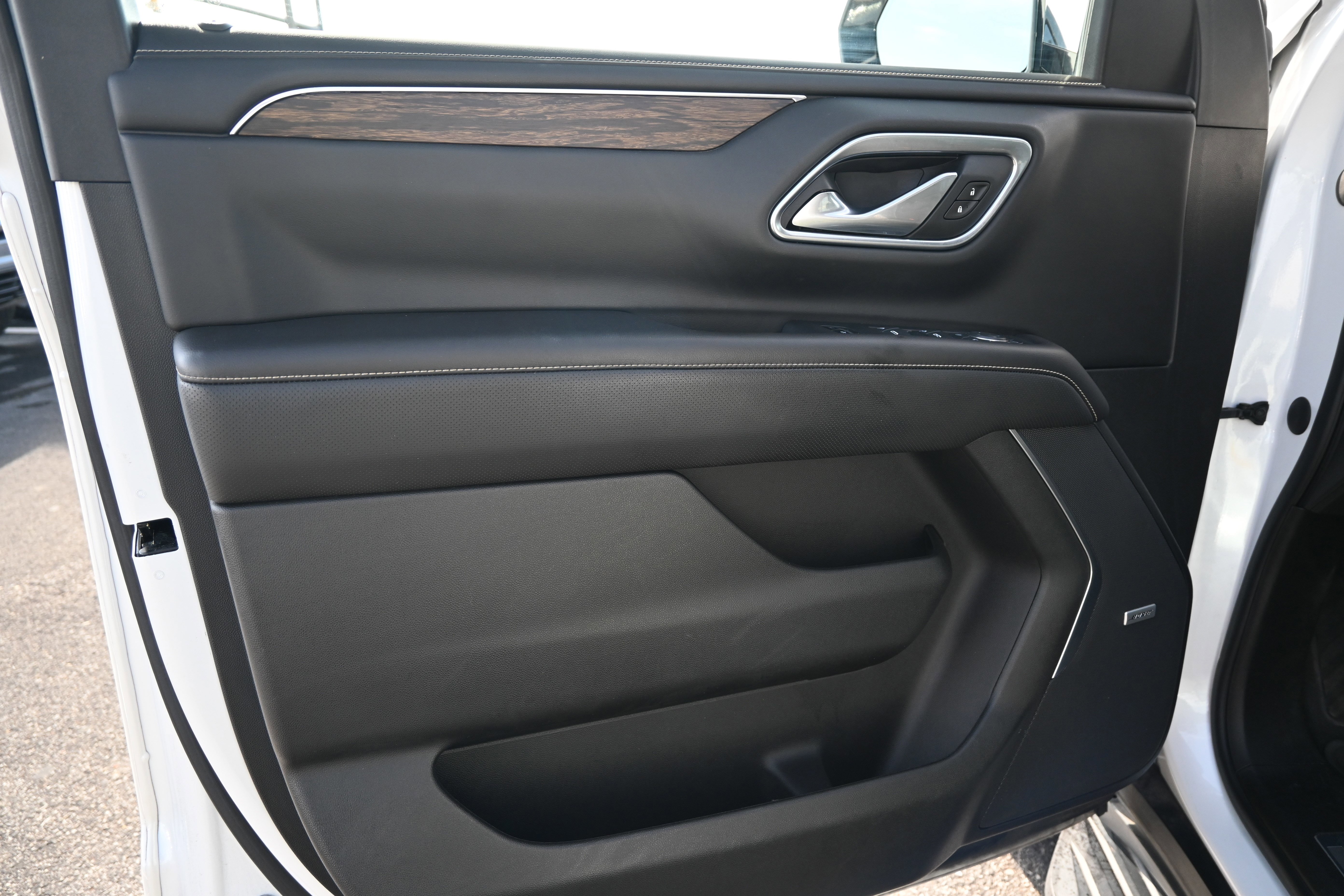 Used 2021 Chevrolet Tahoe Premier w/ Premium Package image 16