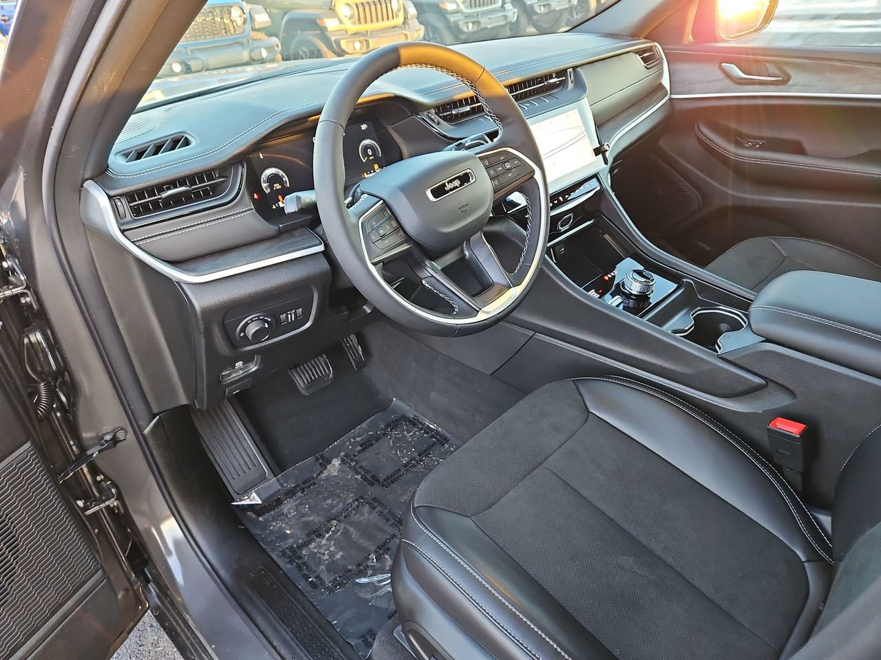 New 2026 Jeep Grand Cherokee Altitude AWD/4WD image 17