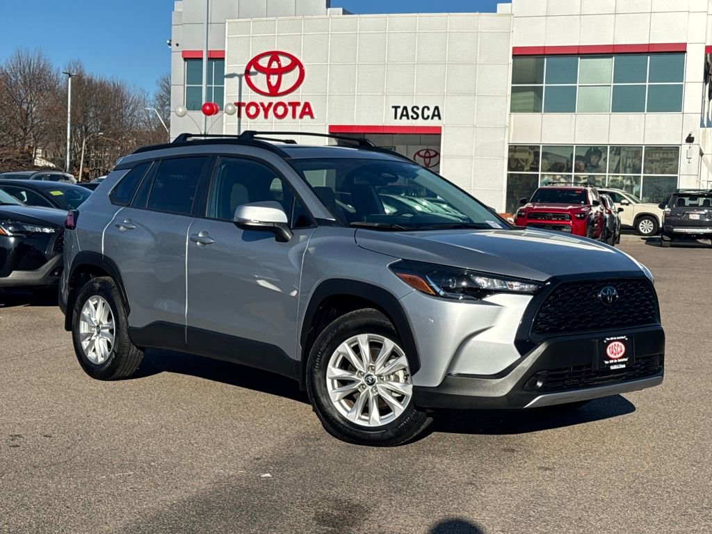 Used 2024 Toyota Corolla Cross LE image 1
