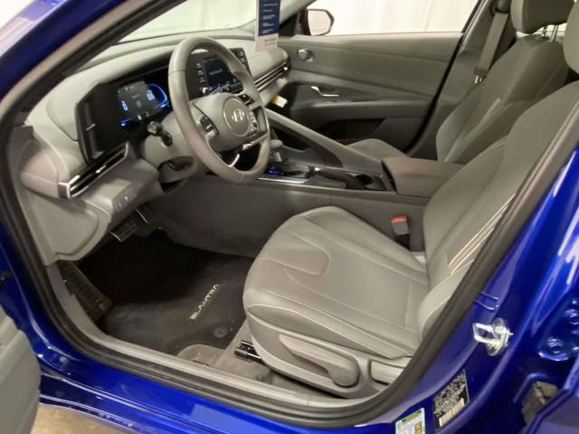 Used 2025 Hyundai Elantra Sport image 12