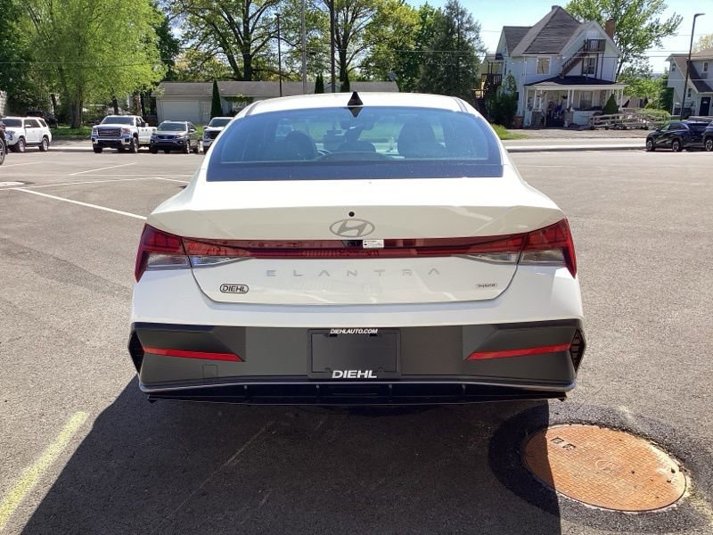 New 2025 Hyundai Elantra Limited image 6