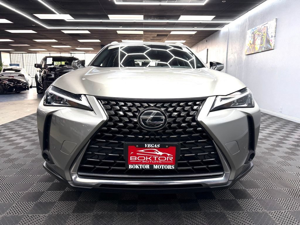 Used 2021 Lexus UX 200 w/ Accessory Package (Z1) FWD image 4