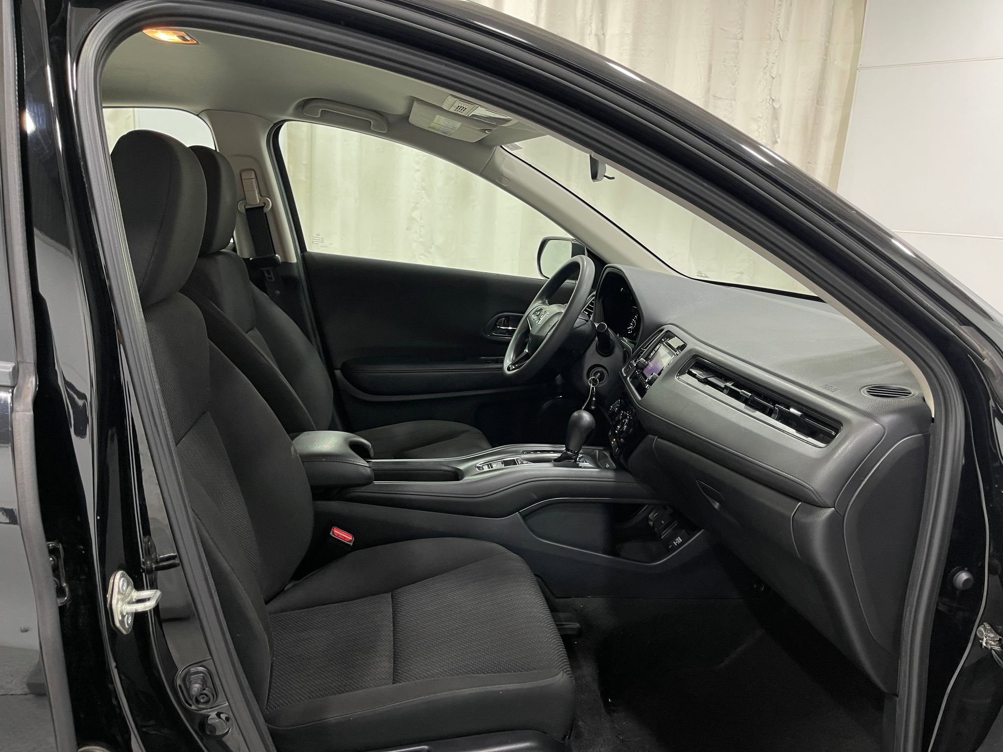 Used 2017 Honda HR-V LX image 30