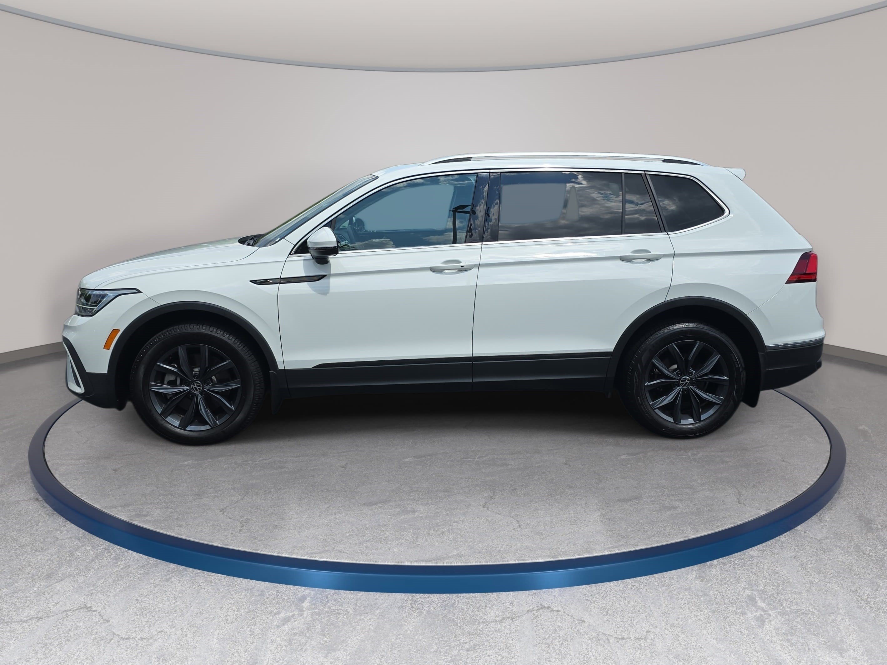Used 2022 Volkswagen Tiguan SE FWD image 8